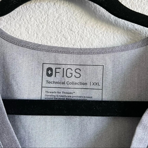 Figs Casma™ Three-Pocket Scrub Top - Picture 4 of 6